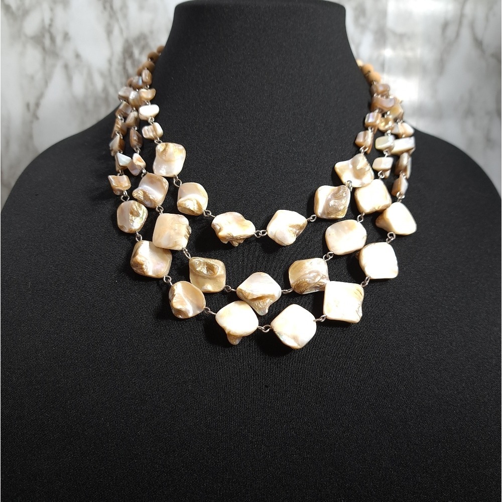 NY Women's Necklace Mother of Pearl Wooden Beads Beige, Cream & Tan 10.5 Inches